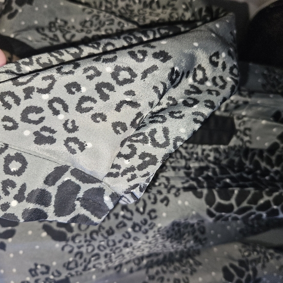 Daniel Rainn Womans V Neck Blouse Size M - Picture 5 of 14